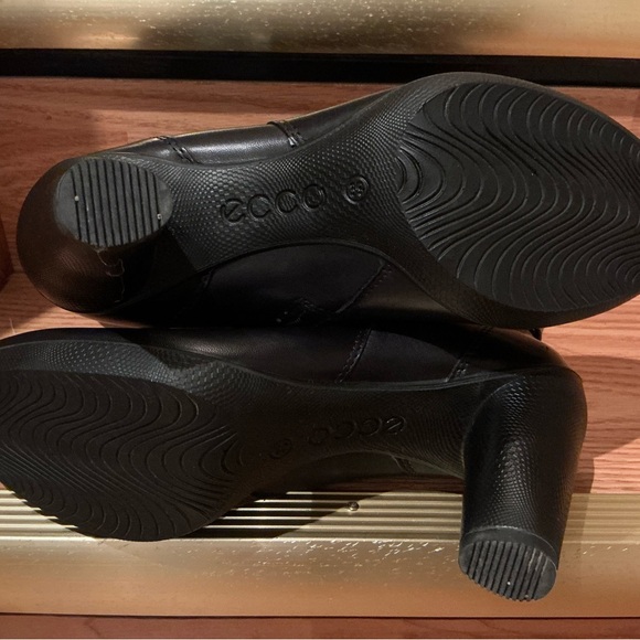 Black Ecco Sculptured Mid Cut Zip - Picture 5 of 5